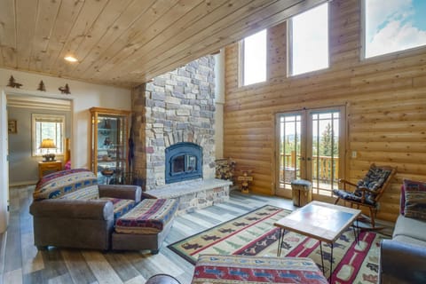 Jefferson Cabin with Fire Pit and Sauna Near Hiking! House in Park County