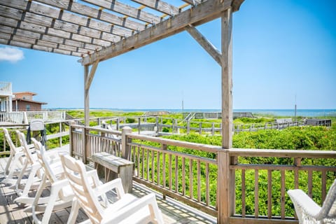 Beach Buzz by Oak Island Accommodations House in Caswell Beach