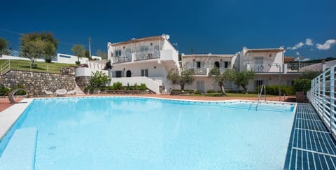 Property building, Pool view