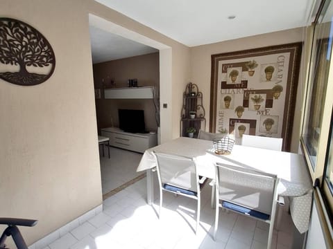 Appartement Rénové T3: Parking, Wi-Fi, Piscine, Tennis, à 150 m de la Plage et Commerces - FR-1-316-283 Apartment in Six-Fours-les-Plages