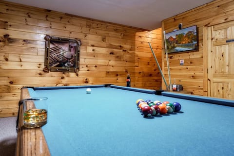 Billiard, Game Room