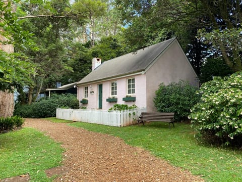 Enchanting Retreat - The English Cottage at Tamborine Mountain House in Tamborine Mountain