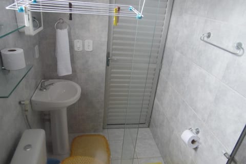 Shower, Toilet