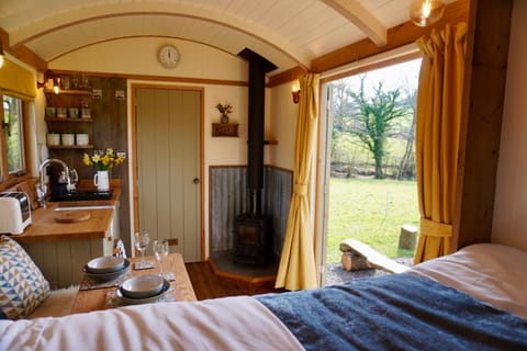 Little Ash Glamping - Luxury Shepherd's Huts House in Teignbridge