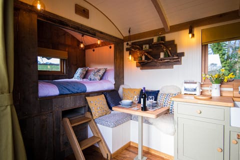 Little Ash Glamping - Luxury Shepherd's Huts House in Teignbridge