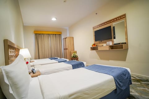 Bed, TV and multimedia, Bedroom