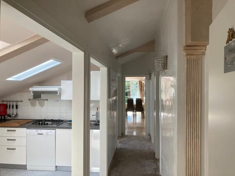 Seating area, kitchen