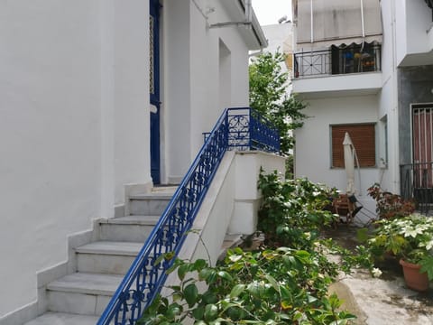 Η Ελπίδα και η Γιάννα ξεκίνησαν ένα χώρο cute Apartment in Volos