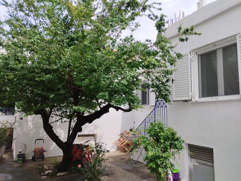 Η Ελπίδα και η Γιάννα ξεκίνησαν ένα χώρο cute Apartment in Volos