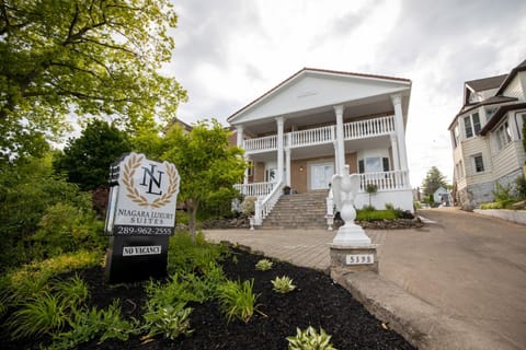 Property building, Garden, Balcony/Terrace