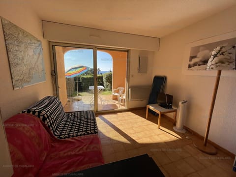 Rez-de-jardin T2 avec terrasse et parking - FR-1-100-284 Apartment in Rayol-Canadel-sur-Mer