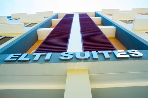 ELTI SUITES By Bluebookers hotel in Angeles