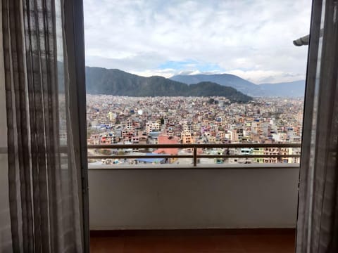 Balcony/Terrace, City view, Mountain view