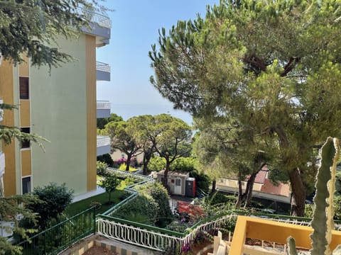 Balcony/Terrace, Garden view