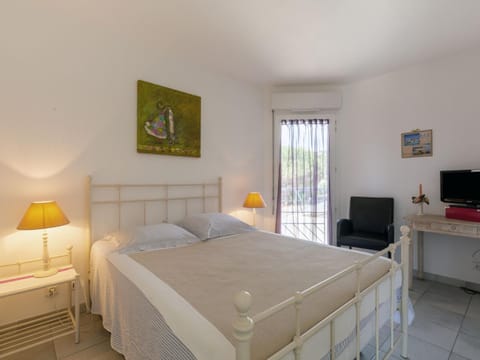 Apartment Les Mas de la Mer-4 by Interhome Apartment in Roquebrune-sur-Argens