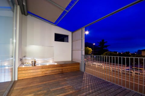 Night, Balcony/Terrace, Decorative detail