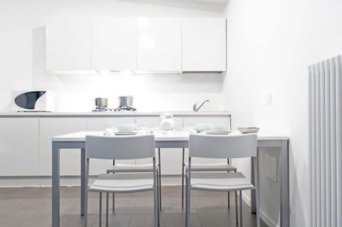 Kitchen or kitchenette, Dining area, Food