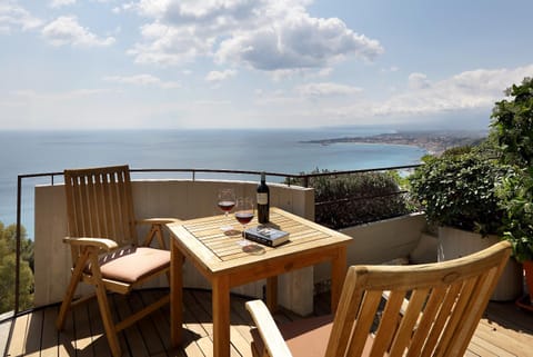 View (from property/room), Balcony/Terrace, Sea view