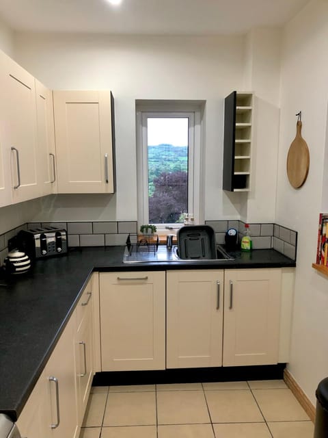 Kitchen or kitchenette, minibar, pet friendly, stove