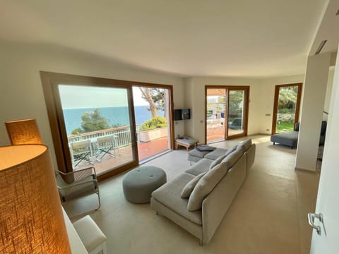 Cokkinis villa with garden overlooking the sea Villa in Varazze