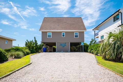 Linger Longer by Oak Island Accommodations House in Caswell Beach