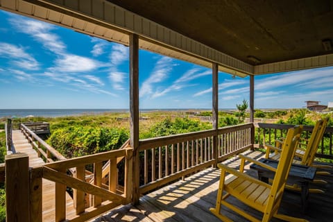 Linger Longer by Oak Island Accommodations Maison in Caswell Beach