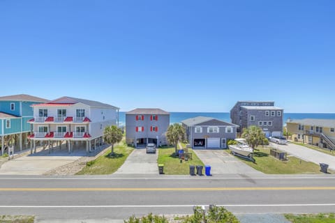 The Surf Shack by Oak Island Accommodations House in Oak Island