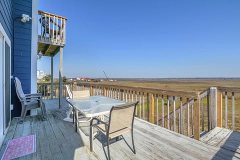 Griffin by Oak Island Accommodations House in Caswell Beach