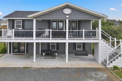 Sawyers Shore Shack by Oak Island Accommodations House in Oak Island