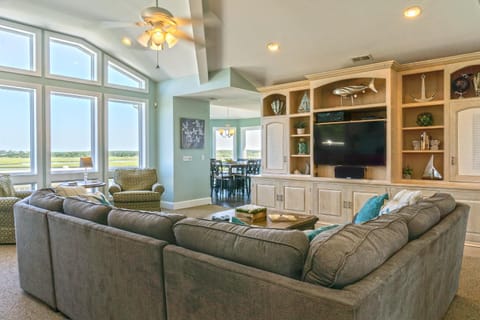 Pier Pleasure by Oak Island Accommodations House in Oak Island