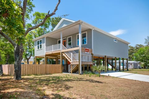 Pawsitively Paradise by Oak Island Accommodations Haus in Oak Island