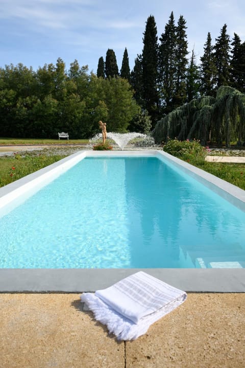 The baroque villa linked to modernity near Nîmes - by feelluxuryholidays Chalet in Nimes