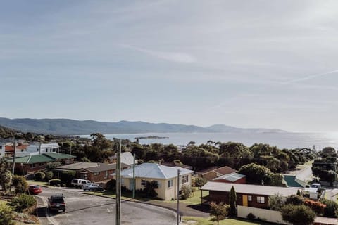 The Watch House - Panoramic Views of Bicheno Ocean Casa in Bicheno