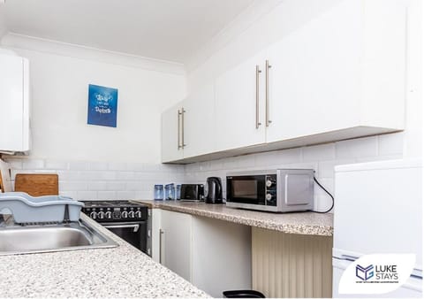 Luke Stays - Brandling Street Apartment in Sunderland