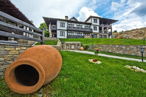 Property building, Day, Garden