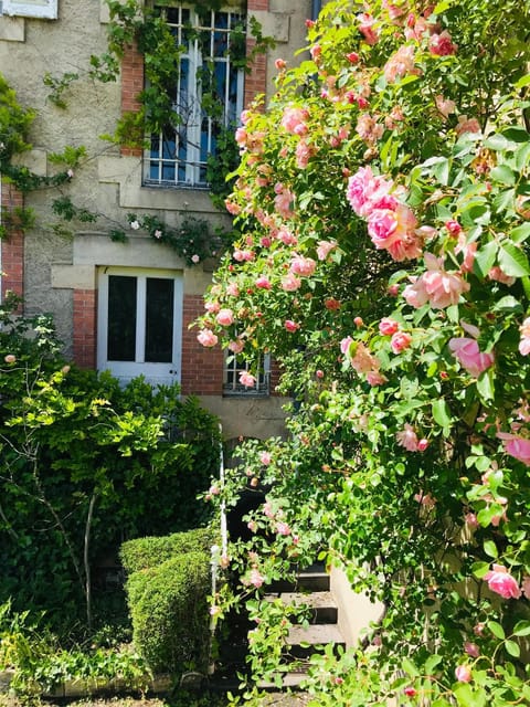 La Maison des Roses Bed and Breakfast in Moulins