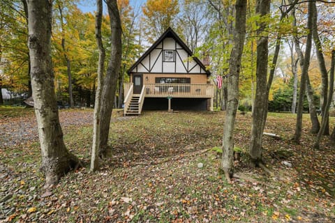 Tree-Lined Pocono Lake Cabin with Game Room House in Coolbaugh Township