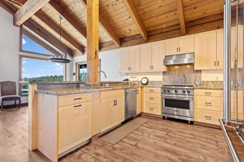 Beautiful Remodel with Chef's Kitchen - Sky High #14 House in Calaveras County