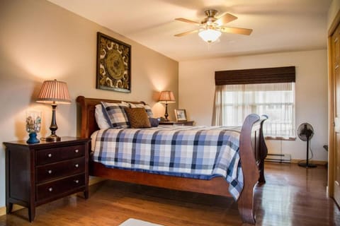 Twin Owls Lodge, Great for families Master bedroom, Loft, full kitchen, Dogs OK Casa in Estes Park