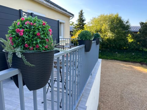 Property building, Day, Garden, View (from property/room), Balcony/Terrace, Balcony/Terrace, Garden view