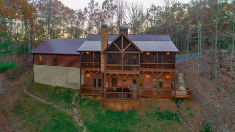 Awe-Inspiring Mountain View - Luxury Cabin with Epic Mountain Views, Hot Tub, Movie Room, Game Room, Library and More House in Tennessee