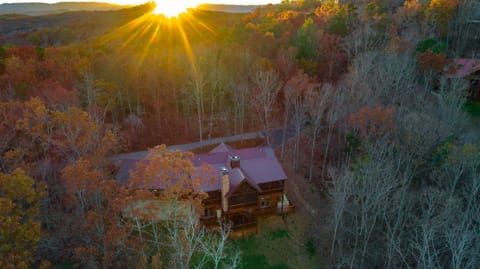 Awe-Inspiring Mountain View - Luxury Cabin with Epic Mountain Views, Hot Tub, Movie Room, Game Room, Library and More House in Tennessee