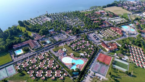 Property building, Bird's eye view, Swimming pool