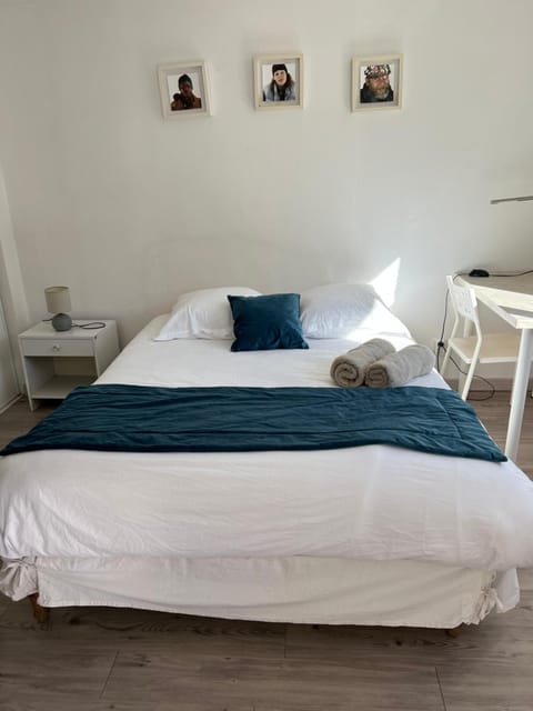 Property building, Bed, Photo of the whole room, Bedroom