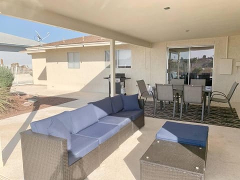 HAVALAKEVIEW STAY - POOL/SPA - POOL TABLE - SLEEPS12 House in Lake Havasu City