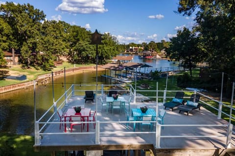 The Susser Estate with Dock Hot Tub Game Room Casa in Cedar Creek Reservoir