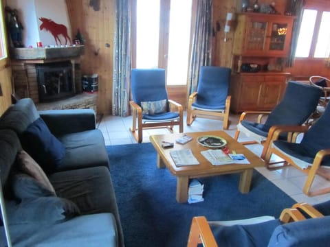 Spacious comfortable chalet close to the ski lifts for 8 persons Chalet in Châtel