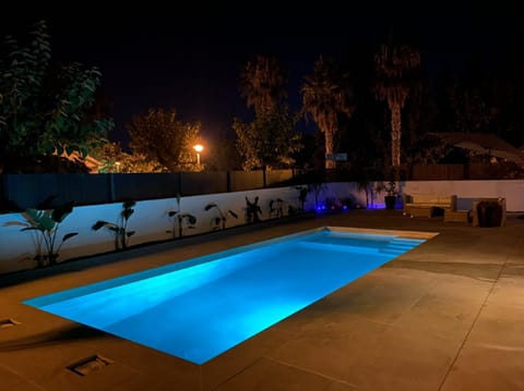 Night, Swimming pool, sunbed