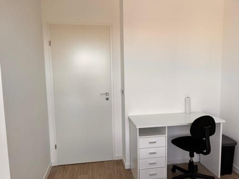 Chambre privée dans un appartement à 37 min de champs élysées Vacation rental in Sartrouville