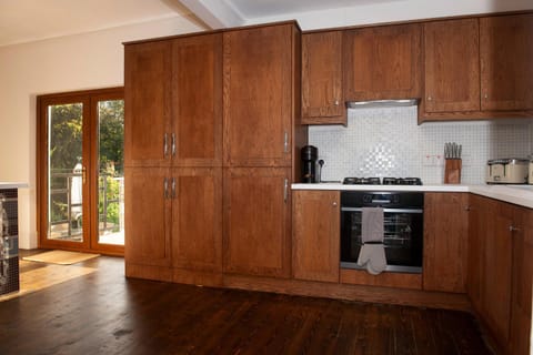 Kitchen or kitchenette, kitchen, kitchen